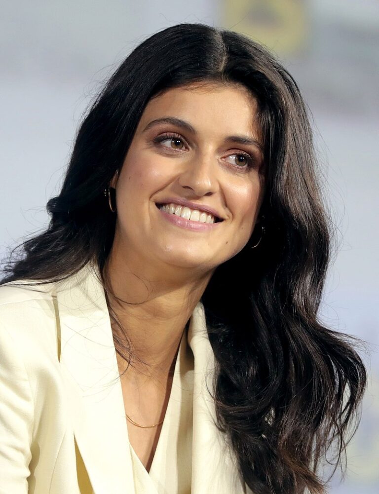 Anya Chalotra Body Measurements